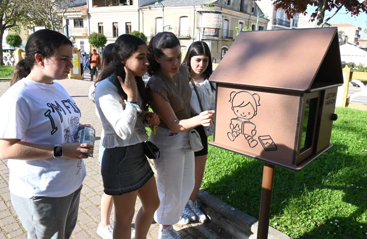 Instaladas 10 ‘casitas de libros’ en parques y plazas para fomentar la lectura