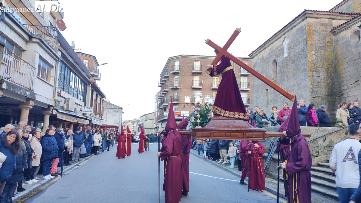 La lluvia obliga a suspender la procesión del Santo Entierro en Vitigudino