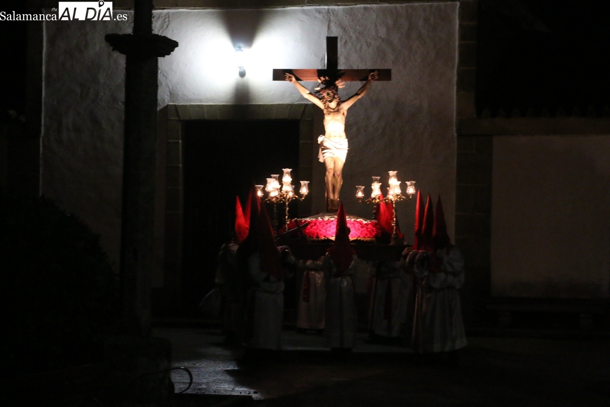  El frío de la noche no resta emoción a la procesión del Silencio con el Cristo de la Agonía en Vitigudino
