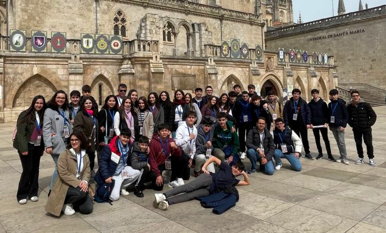 130 alumnos de Religión de los IES de Miróbriga y La Fuente asisten en Burgos al Encuentro Regional
