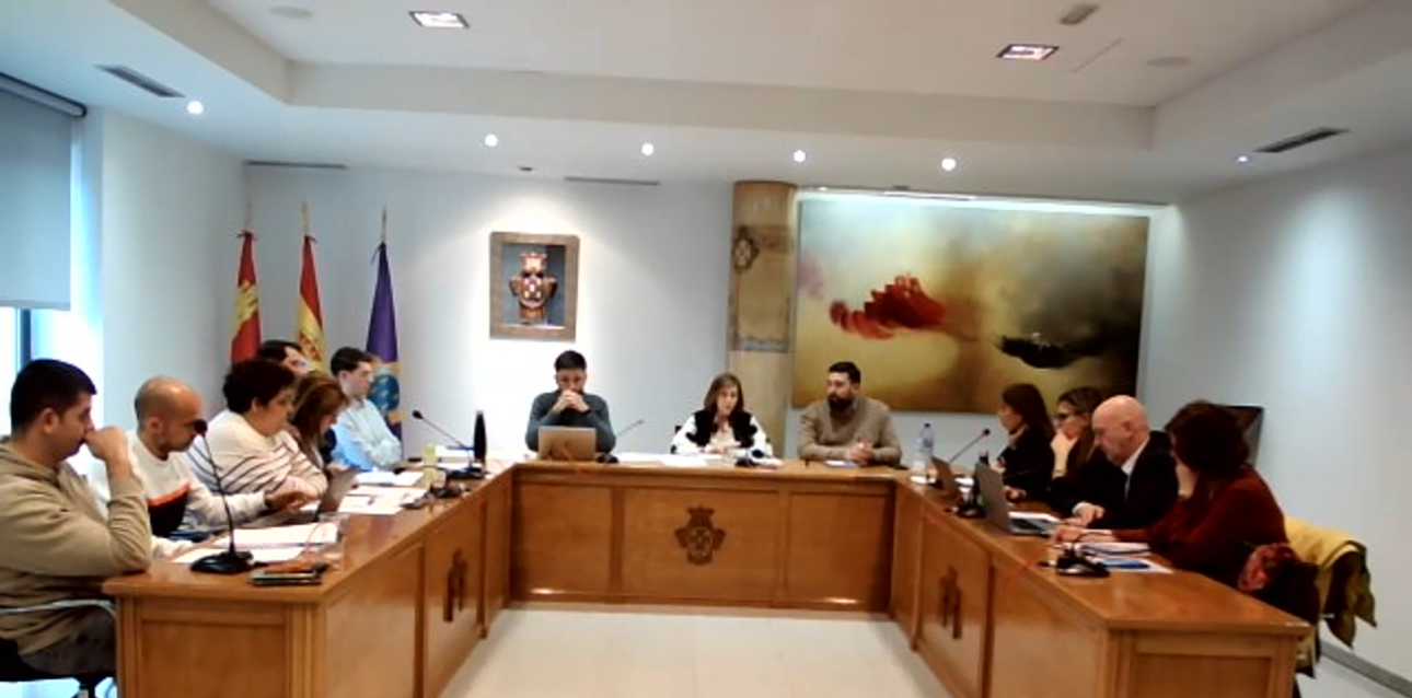 Unanimidad y debate de los grupos para buscar nuevas fórmulas con las que rebajar el pago por el abastecimiento de agua