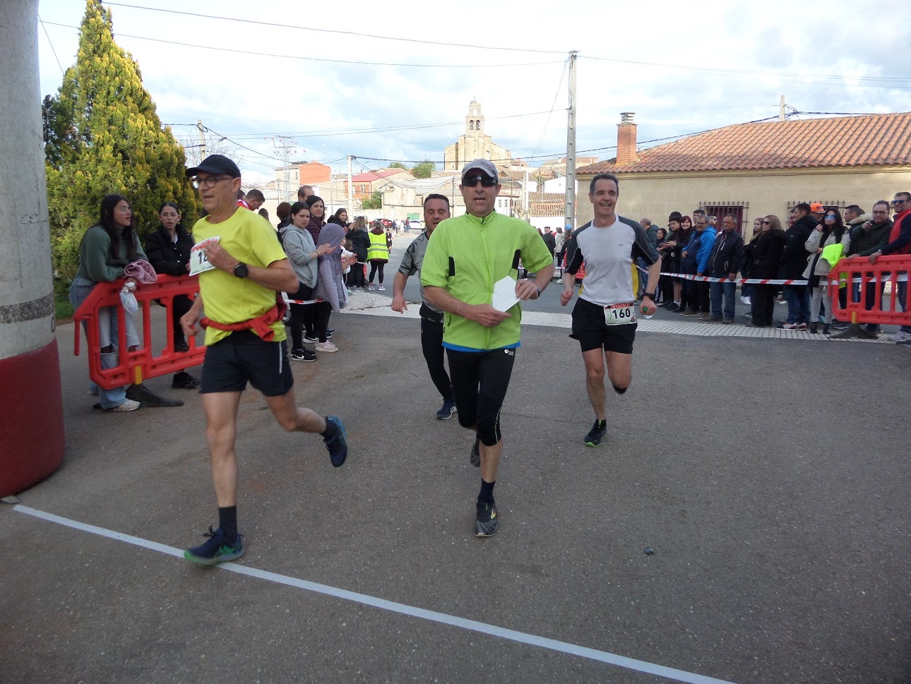 Juan Bueno y Verónica Sánchez se llevan el triunfo en la sorprendente I Carrera Popular Cristo de Hornillos de Arabayona