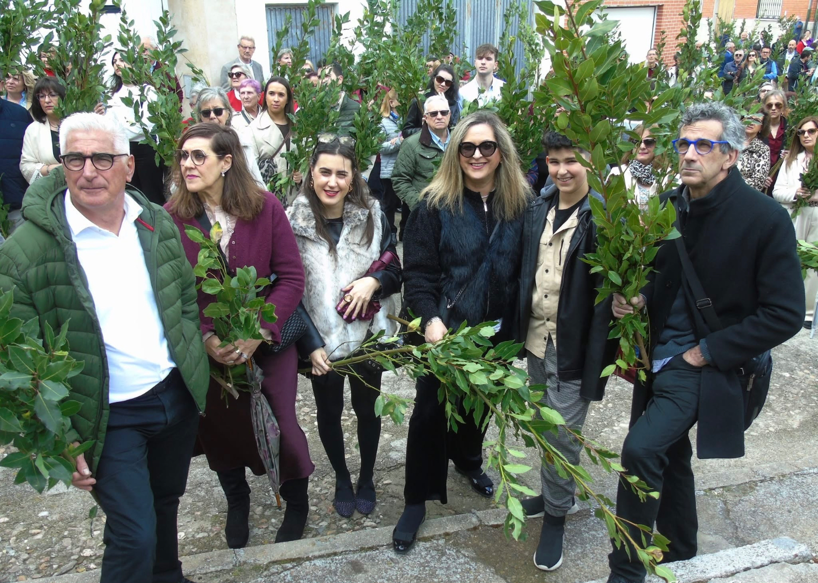 Intenso Domingo de Ramos con gran participación vecinal en Santiago de la Puebla y Macotera