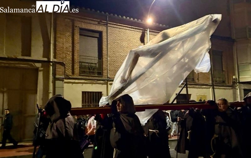 La lluvia no puede con la fe pero obliga a cambiar el Acto Penitencial del Lunes Santo