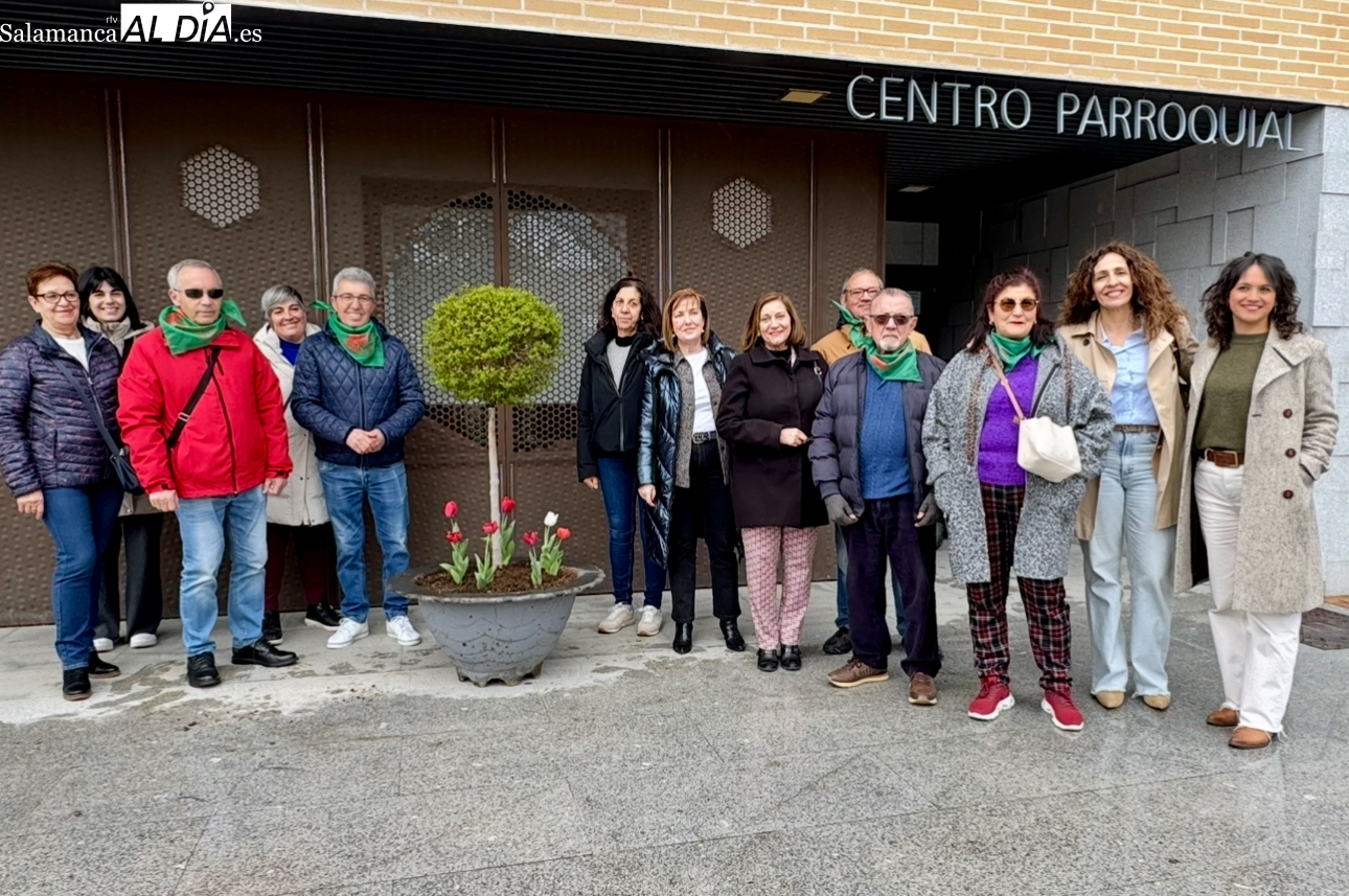 Tulipanes rojos en Peñaranda para conmemorar el Día Mundial del Párkinson