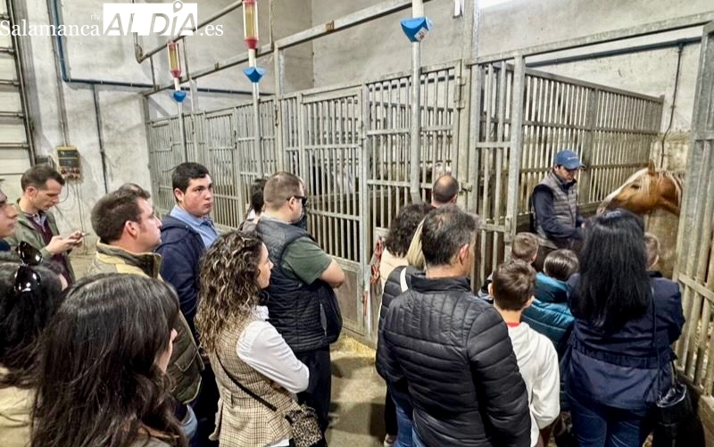 Sergio Pérez de Gregorio presenta su cuadra en una personal visita por su finca y junto a Juventud Taurina de Salamanca