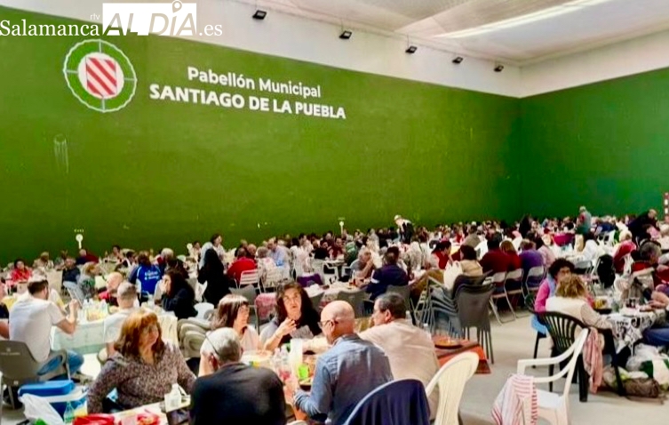 Santiago de la Puebla recauda 870 euros en su comida solidaria de San Jorge en favor de Pyfano
