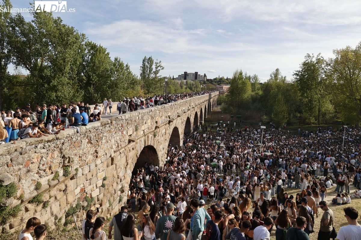 VÍDEO Y FOTOS | Los jóvenes toman el Puente Romano 