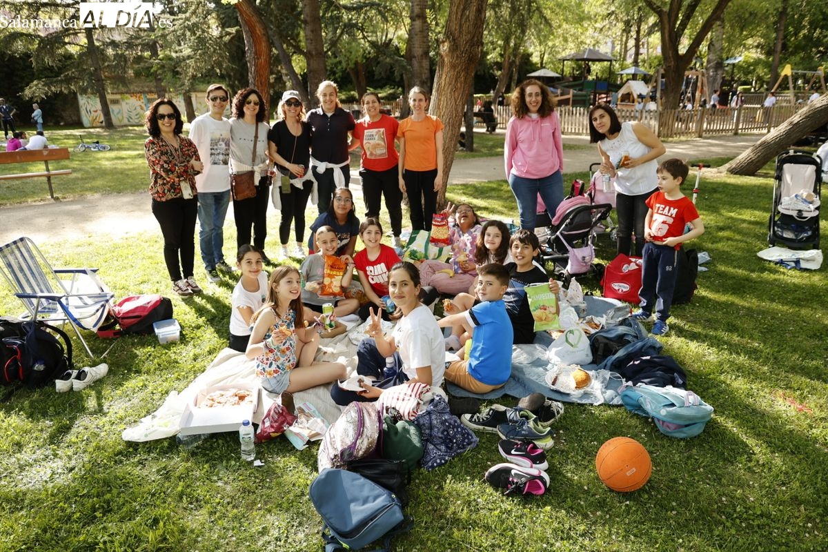VÍDEO Y FOTOS | Gran tarde de Lunes de Aguas en el parque de los Jesuitas y Huerta Otea