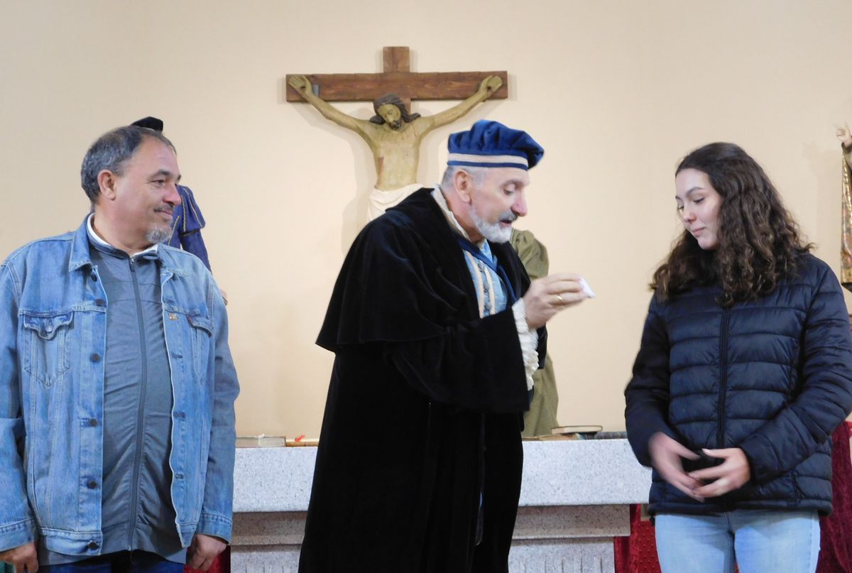 Buscando a Nebrija cierra la Semana Santa en Pajares de la Laguna (FOTOS)