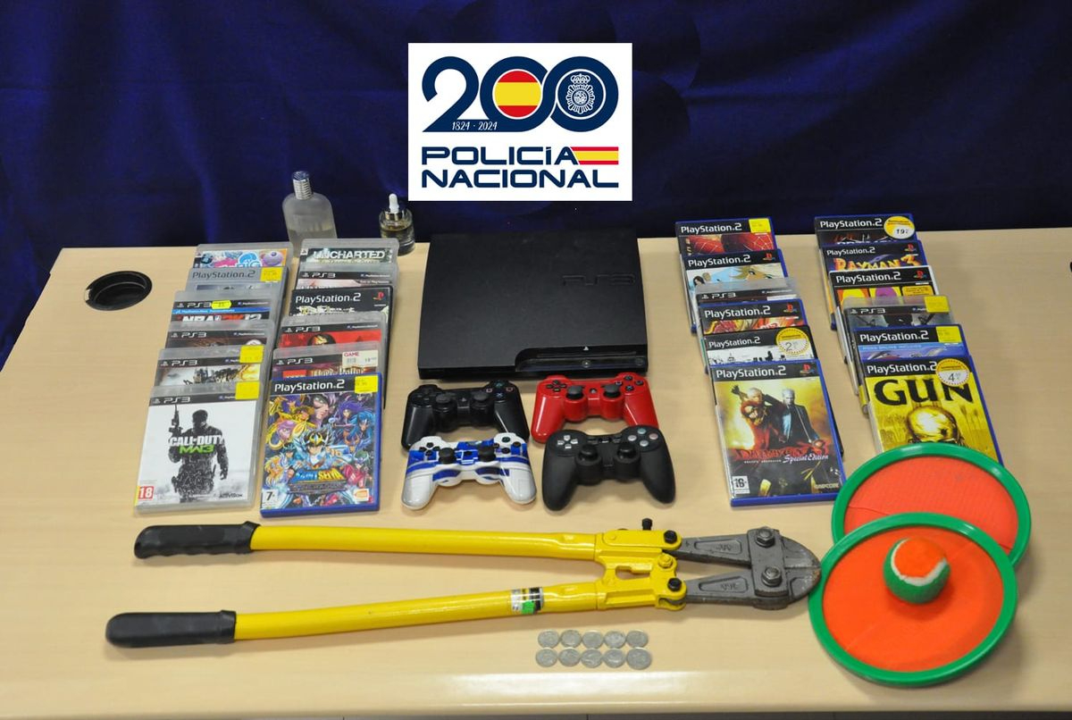 La Policía Nacional detiene a dos personas tras pillarles in fraganti robando en el interior de una vivienda