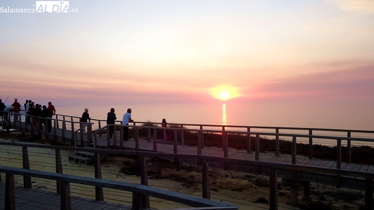 Acantilados de la Foz do Arelho, una de las más bonitas puestas de sol del Oeste portugués