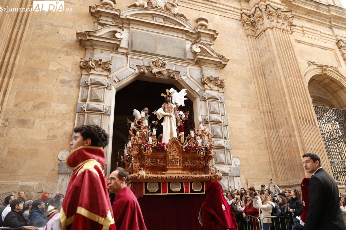 FOTOS Y VÍDEO | Espectacular salida procesional de Jesús Despojado y la Virgen de la Caridad y del Consuelo 