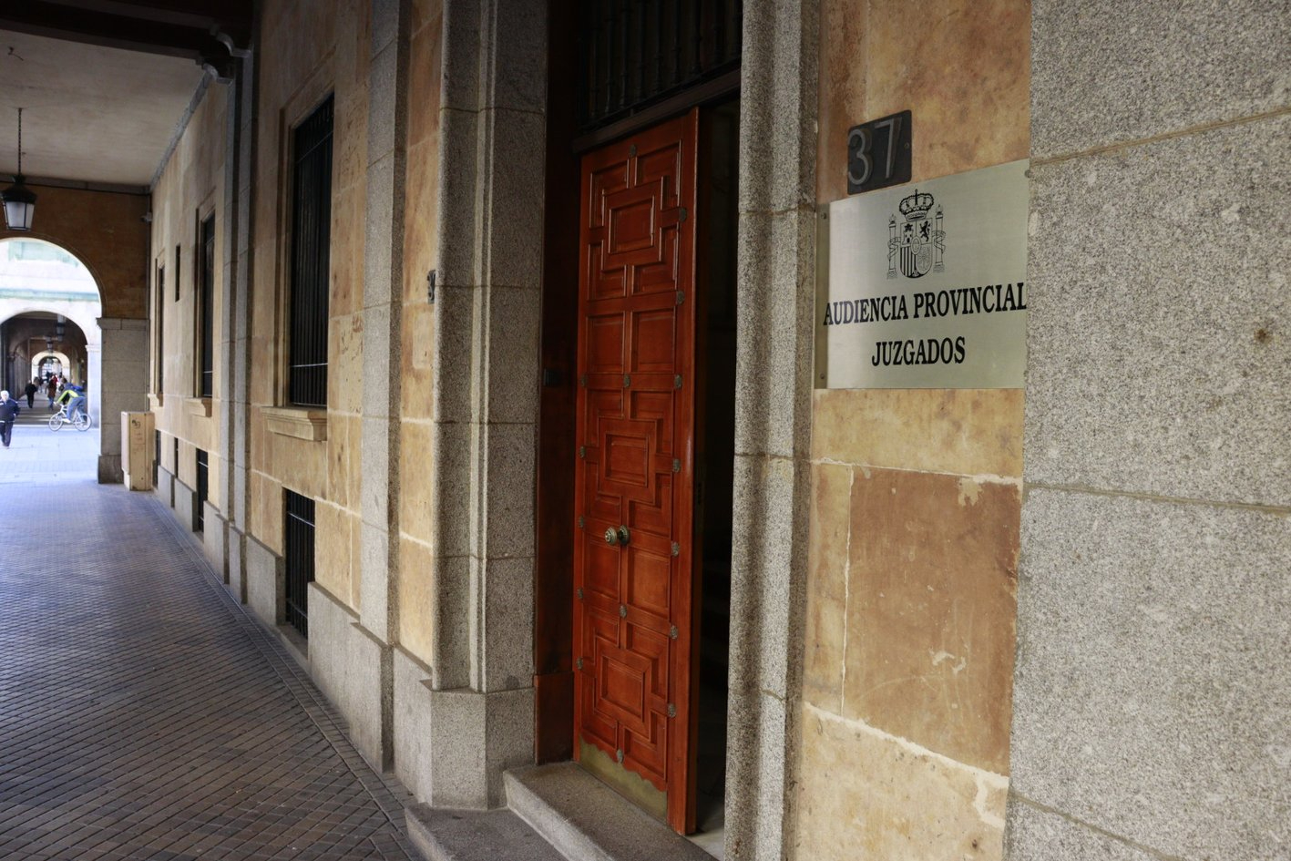 Rebajan la pena al acusado de agredir sexualmente a su esposa con Alzheimer durante una visita a la residencia en Villamayor