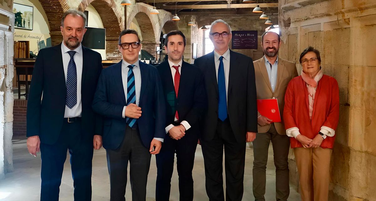 El rector de la USAL visita las instalaciones de la fábrica MIRAT