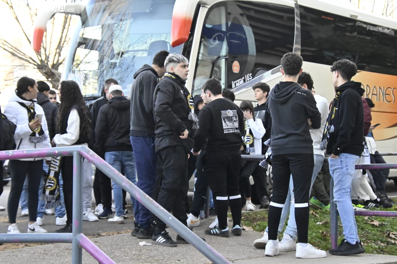 La huelga de animación de la afición del Salamanca UDS sigue sin Dueñas de entrenador: Diferente perro, mismo collar