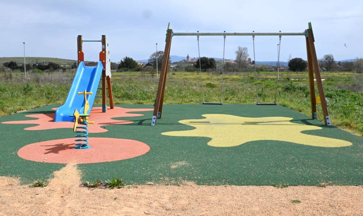 Abierto el parque infantil creado en el nuevo sector urbanizado en Ivanrey