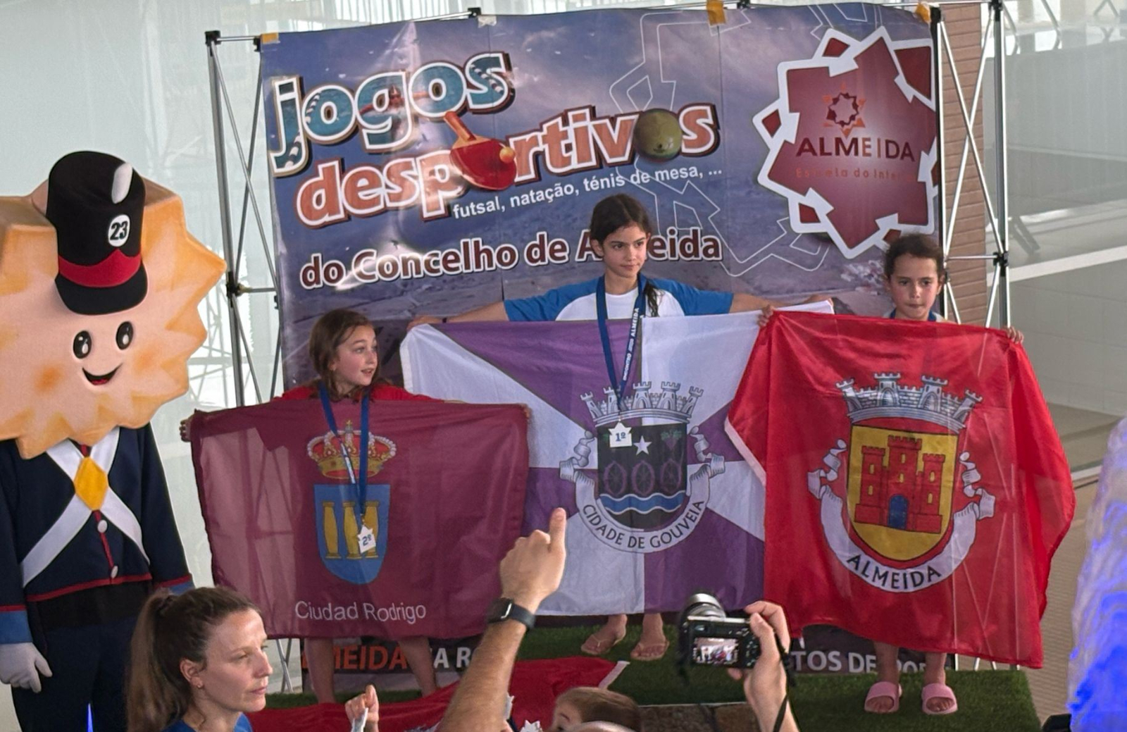 Nuevos podios en Almeida para los jovencísimos nadadores mirobrigenses