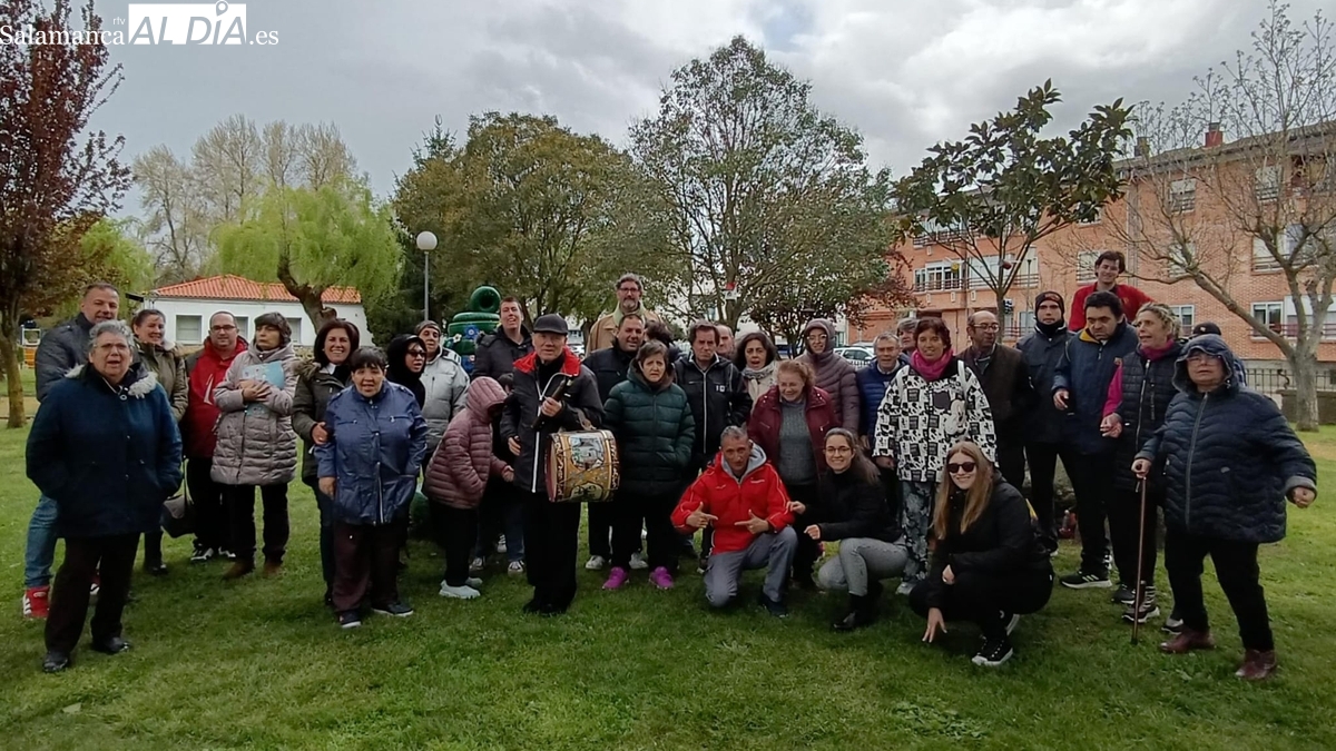 El parque San Nicolás de Vitigudino estrena decoración primaveral con un toque de arte inclusivo
