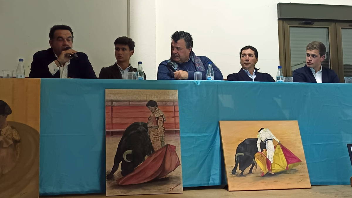 El II Coloquio Taurino de Yecla de Yeltes llena el multiusos