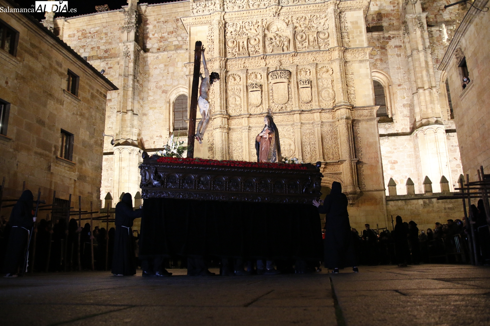 La austera Promesa del Silencio vuelve el Patio de Escuelas: Pedimos que nos acompañe desde el silencio y sin aplausos 