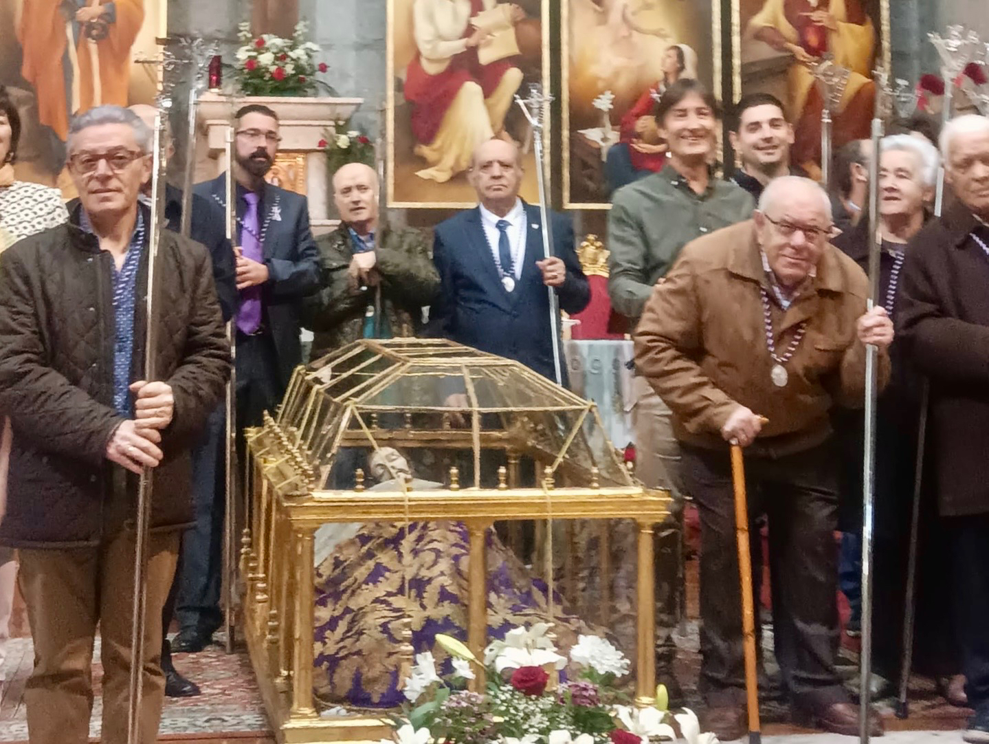 Vecinos, cofrades y fieles se unen para vivir el Domingo de Lázaro y la fiesta del Santo Cristo de la Cama