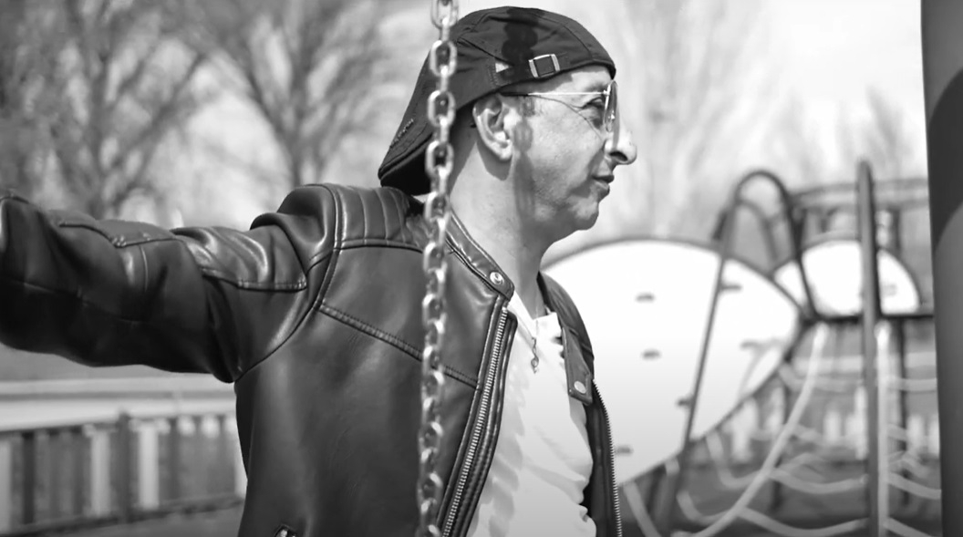 VÍDEO | Así suena Tan solo ayer el nuevo single de Aarón Salazar dedicado a sus hijos