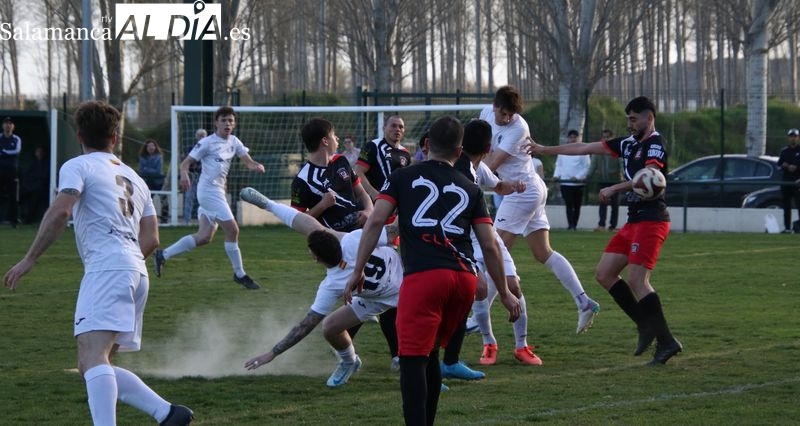 El Alba de Tormes CF no desiste en su lucha por el título de liga