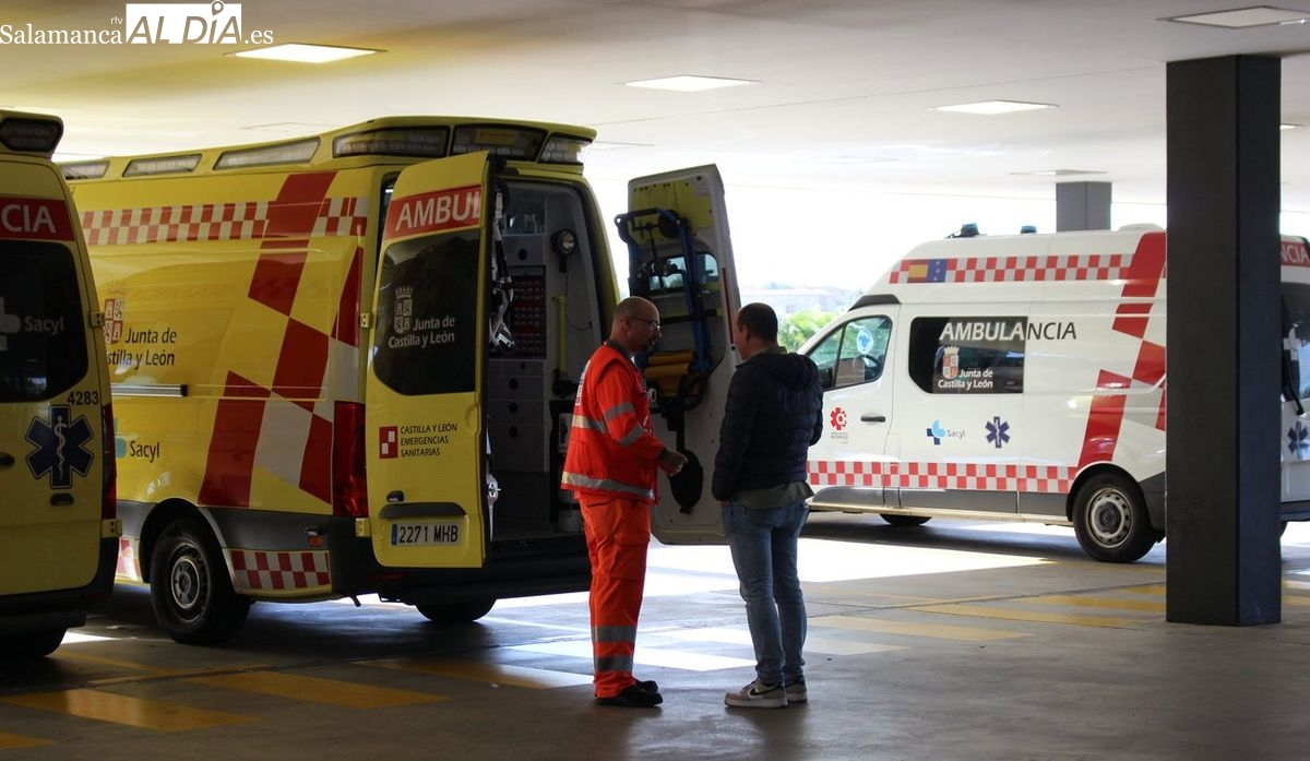 El choque de un taxi con otro turismo deja cuatro heridos en la avenida Juan Pablo II