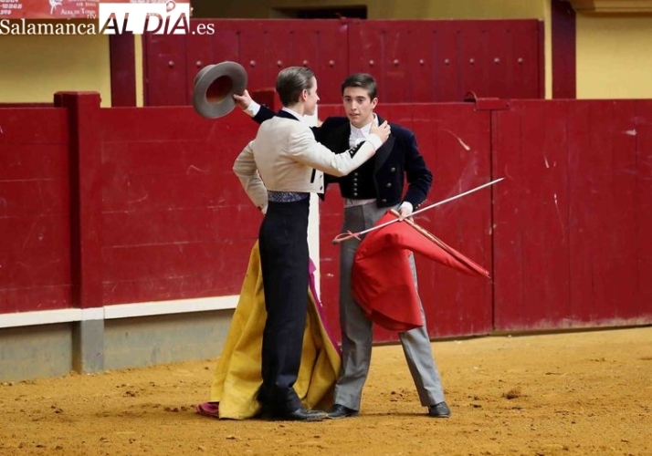 Tres triunfos y un percance en la clase pr&aacute;ctica de la Escuela de Tauromaquia en Alba de Tormes | Imagen 2