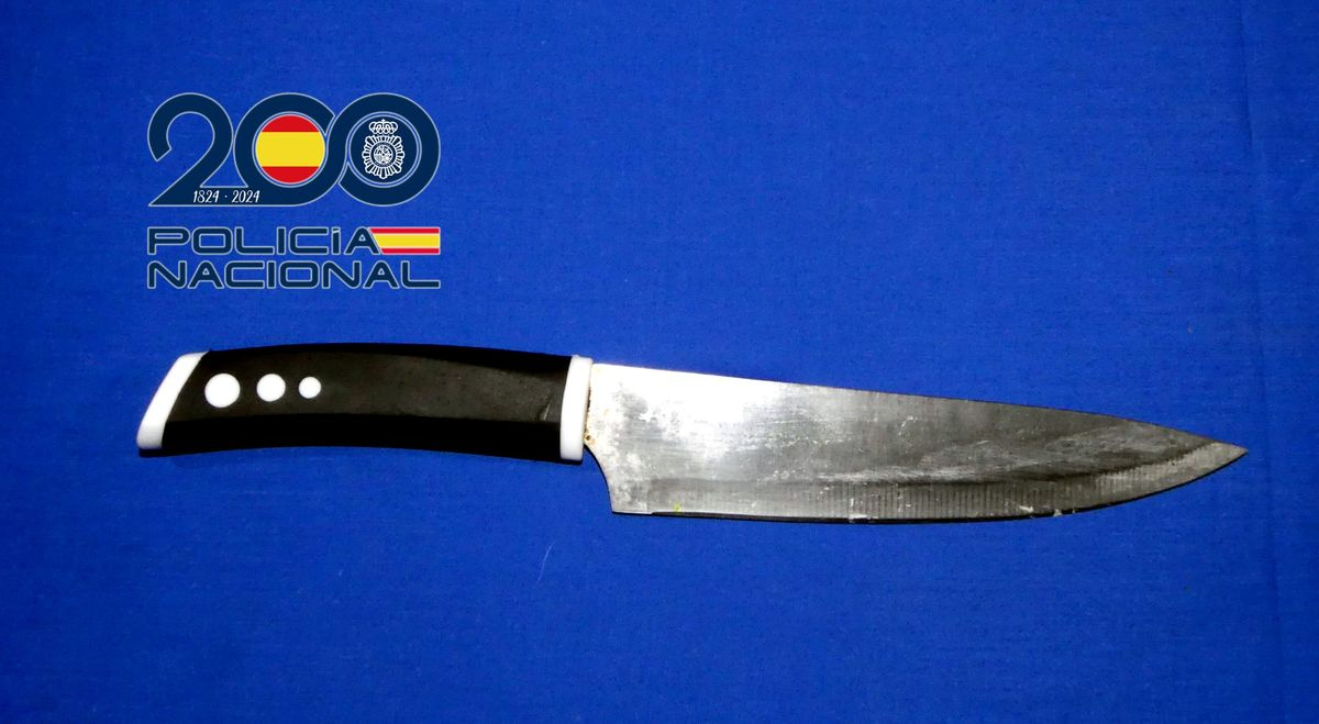 Amenaza de muerte con este cuchillo a su compañero de piso en Salamanca