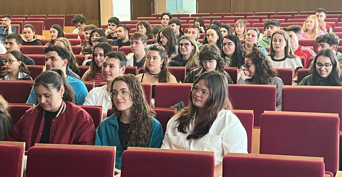 Presentación de empresas en el salón de actos de la Facultad de Biología