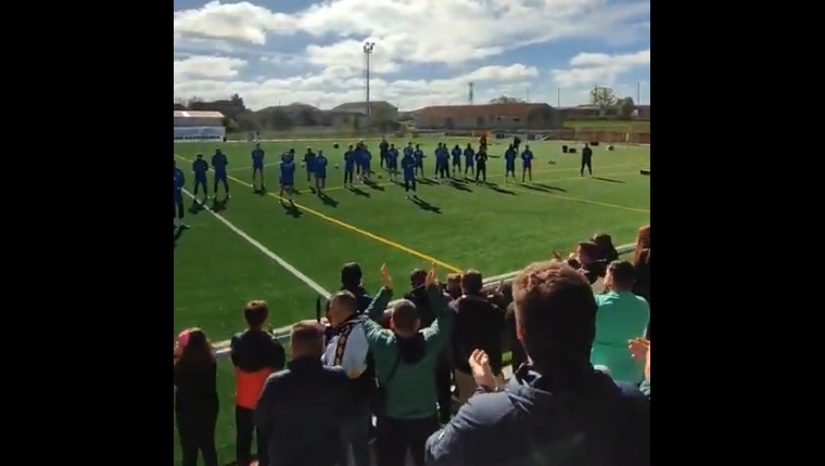 Unionistas no está solo en su último entrenamiento antes de la final con el Arenteiro y recibe el cariño de sus aficionados