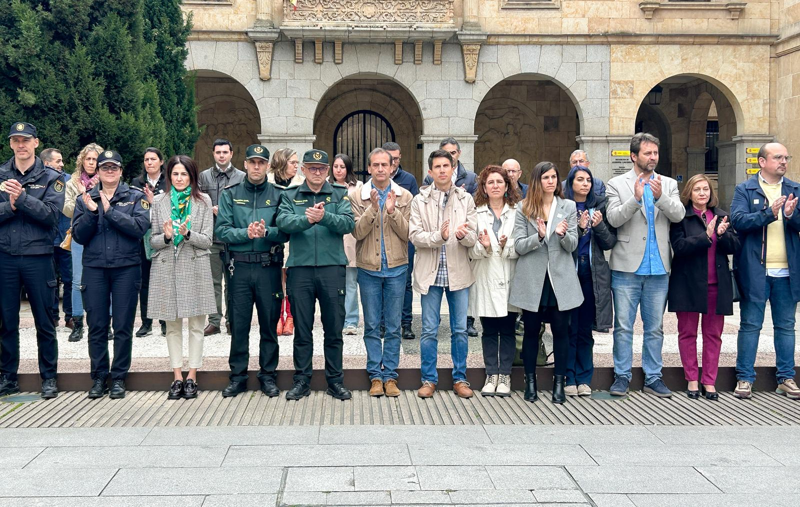 Salamanca guarda un minuto de silencio por el asesinato machista en Las Palmas