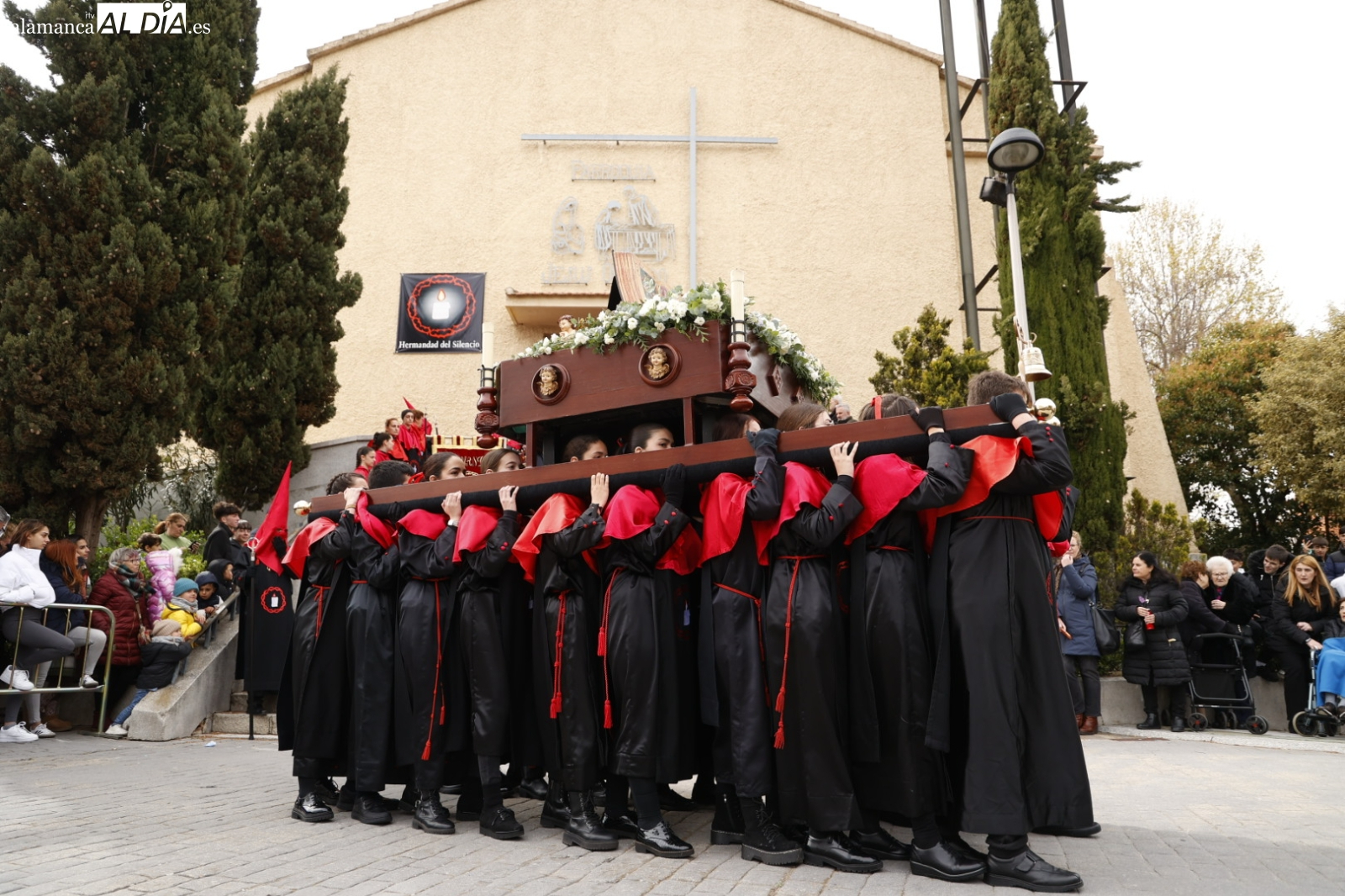 Recuperadas las faldillas robadas a la Hermandad del Silencio 