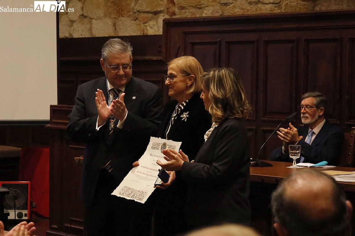 FOTOS | María Teresa Mories ingresa en la Real Academia de Medicina de Salamanca
