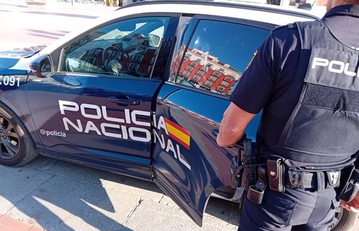 Retira el dispositivo de alarma para llevarse un abrigo de una tienda en Salamanca