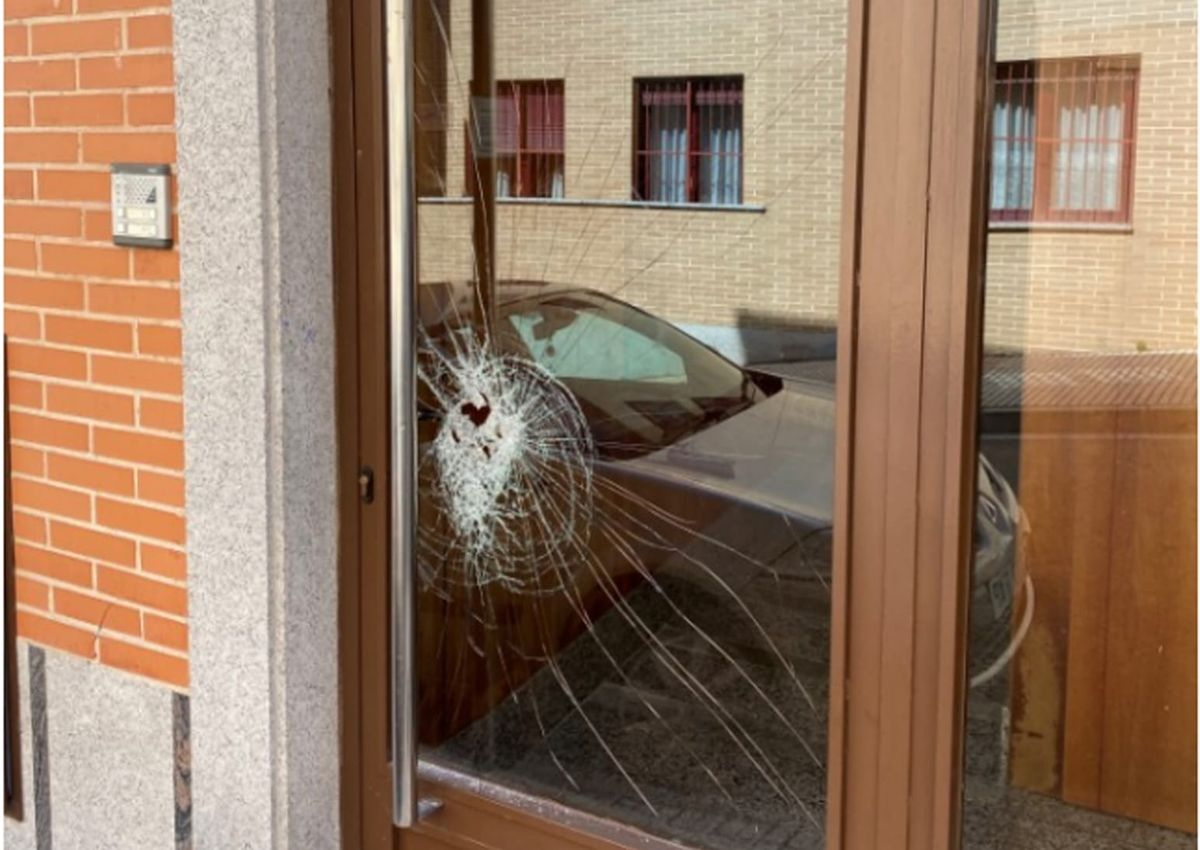 Rompen el cristal de un portal en Salamanca para robar un patinete eléctrico