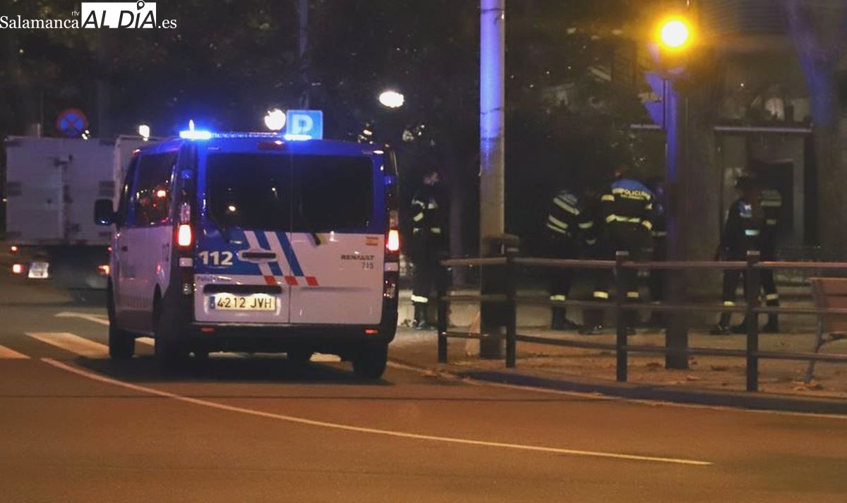Intervención de la Policía Local por el incumplimiento del horario de una terraza en el paseo de Carmelitas