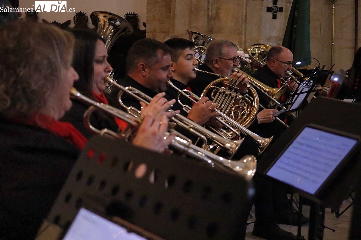 VÍDEO Y FOTOS | Emotivo concierto y pregón en la Cofradía del Huerto de los Olivos