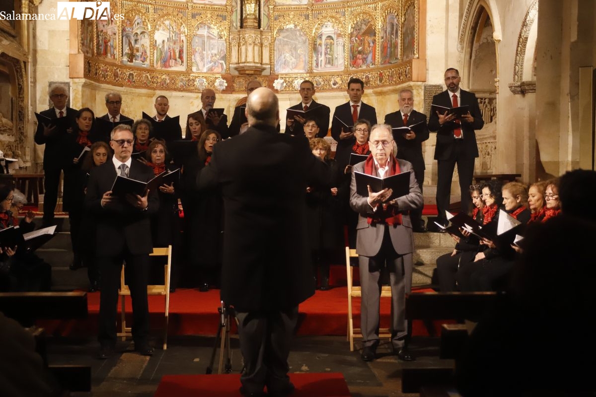 VÍDEO Y FOTOS | La Catedral Vieja se rinde con la interpretación de La Crucifixión