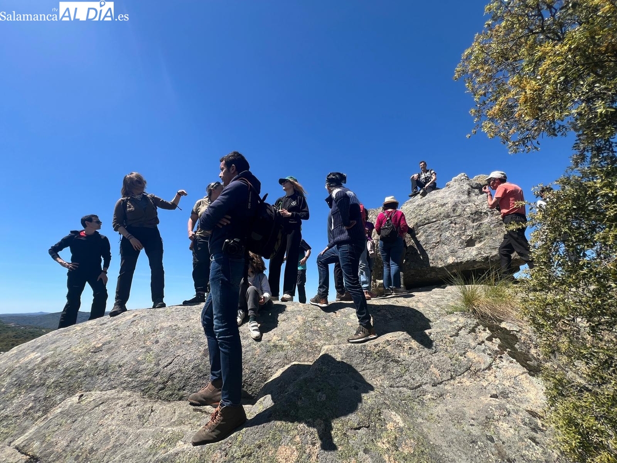 Más de una treintena de personas descubren el patrimonio geológico de las tierras del oeste salmantino