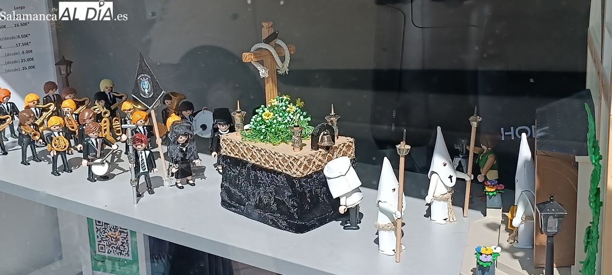 FOTOS | Recrean la Semana Santa de Salamanca con figuras de  Playmobil en este escaparate 