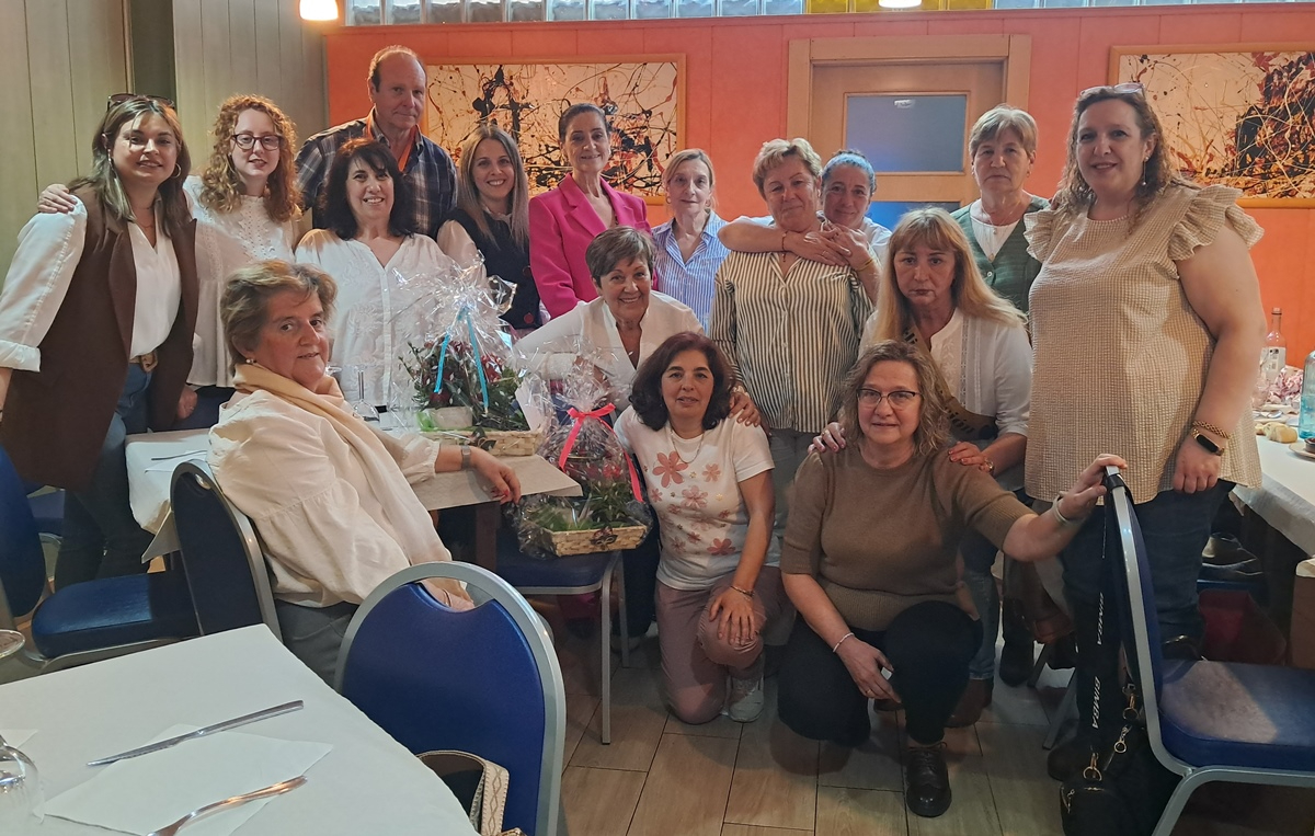 Juanma e Isa celebran su jubilación junto a los que han sido sus compañer@s