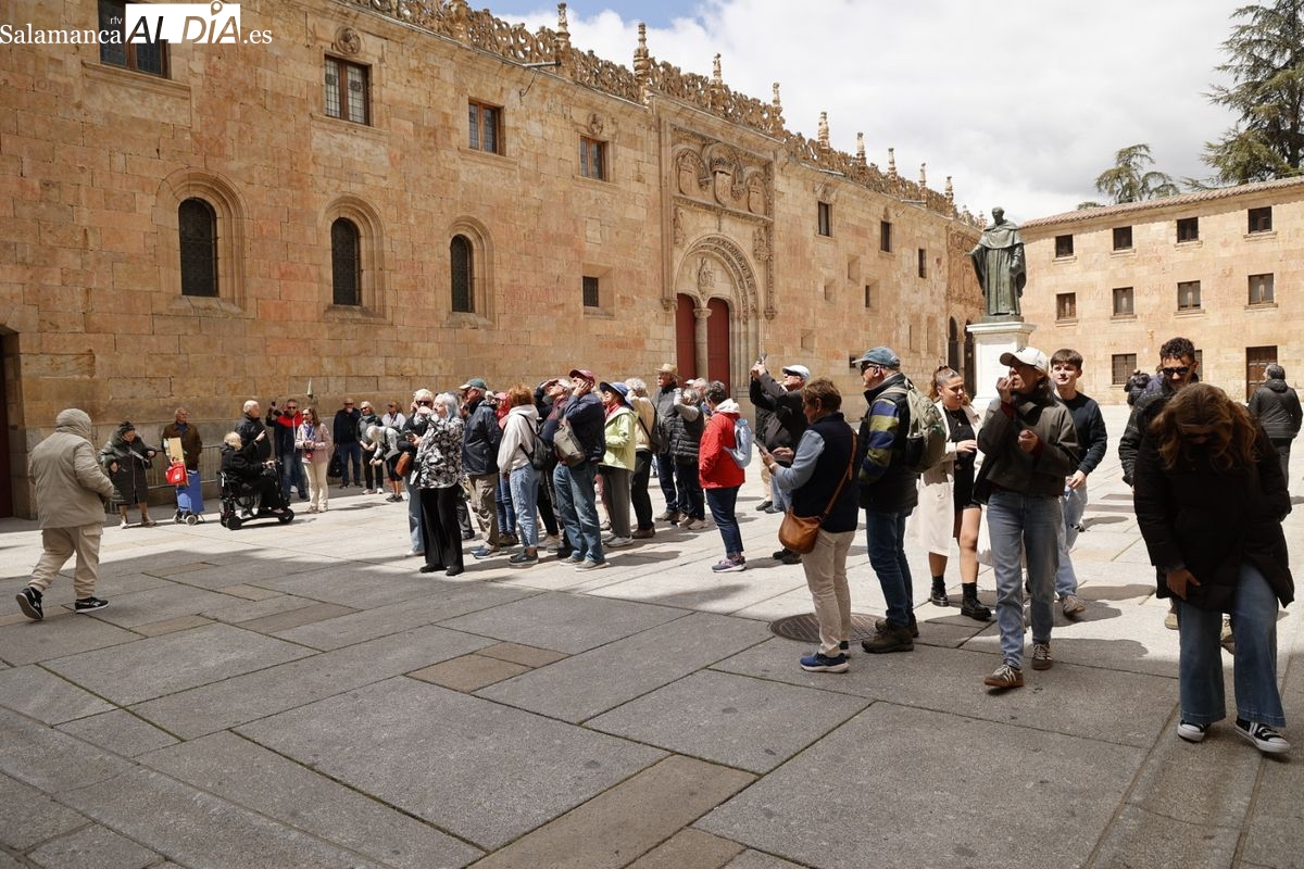 FOTOS | El cielo gris no impide a salmantinos y turistas disfrutar de Salamanca  