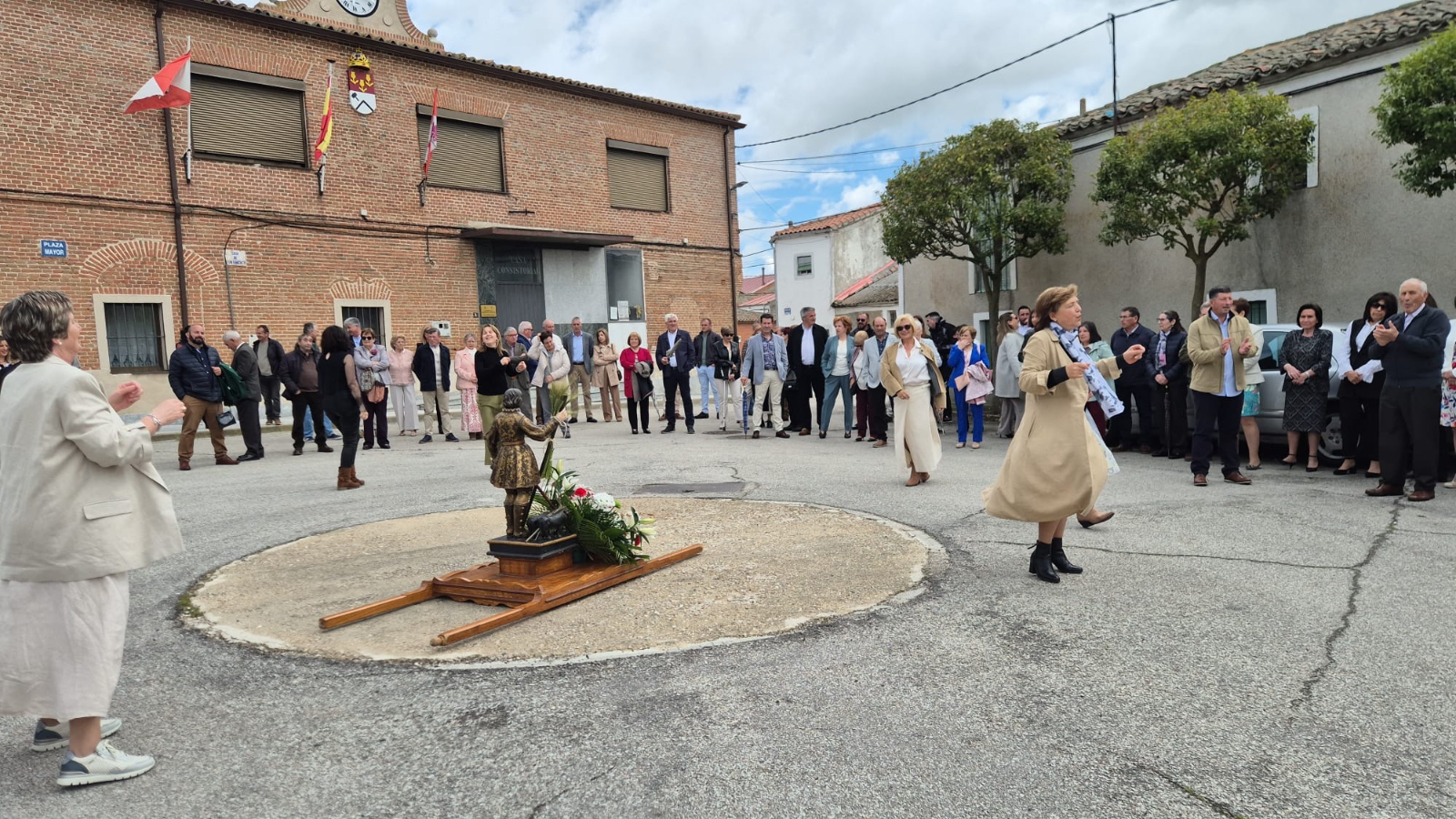 Aldeaseca, fiel a la tradición, se echa a las calles para honrar a San Isidro en su día grande