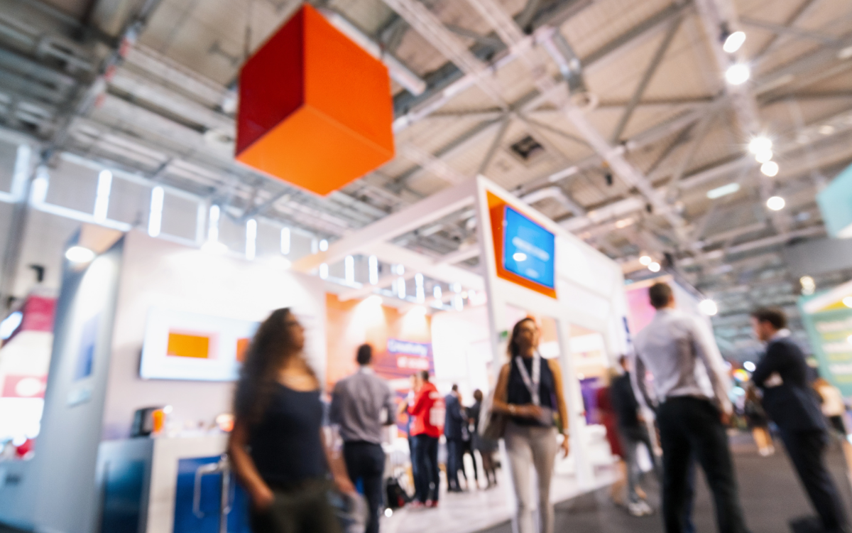 Diseño de stands en ferias: la evolución de los espacios expositivos en la era postdigital