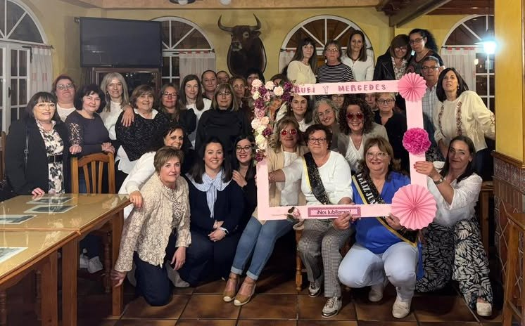 Rufi y Mercedes festejan su jubilación junto a sus compañeras del Hospital de la Pasión