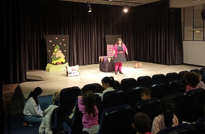 Circuitos Escénicos lleva magia y cuentos a los escolares de Santa Marta