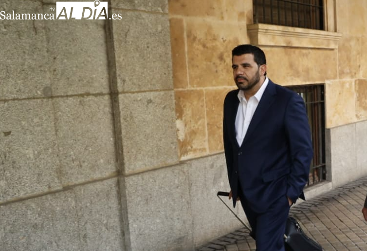 Fuentes, ex asesor del Ayuntamiento de Salamanca, afirma que nunca he dicho que fuera licenciado en Económicas y asegura que el alcalde miente